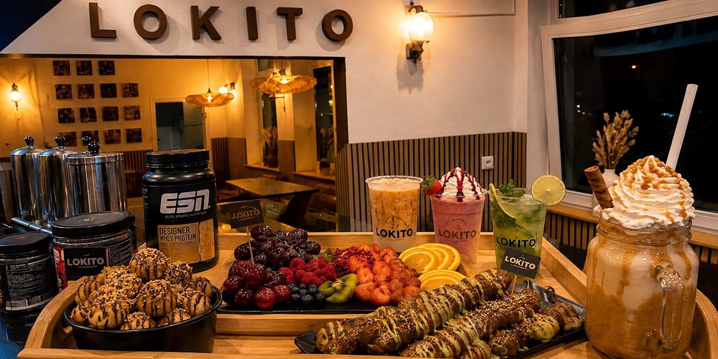 Lokito-Theke mit Lokma, Churros, Obst, Shakes und Cocktails vor dem Lokito-Schriftzug
